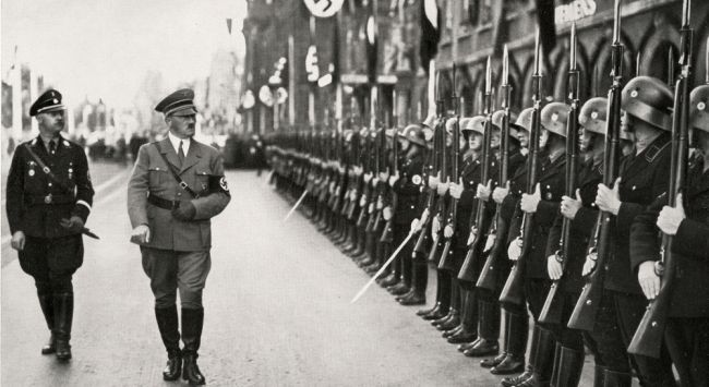 希特勒隱藏的遺傳性障礙揭示了更多細節：微陰莖（而且只有一個球）