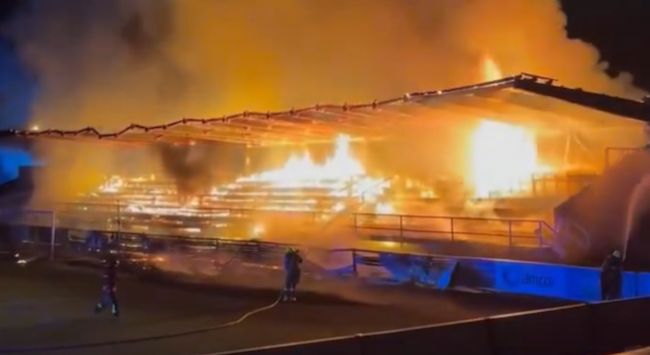 在一場火災摧毀了他們的球場後，芬蘭俱樂部FC Haka甚至獲得了他們的「最強對手」的支持